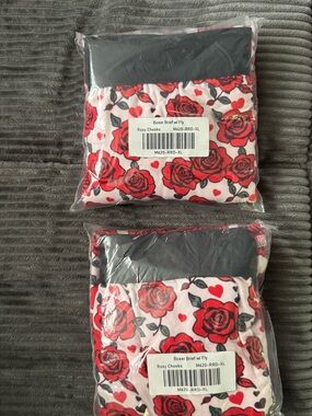 MeUndies Men’s Red Rose Print Boxer Briefs
